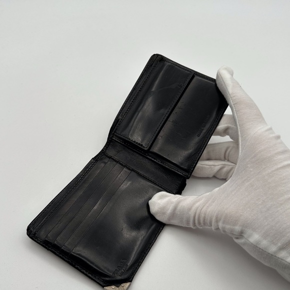 Prada patent Leather bi fold wallet - Picture 4 of 10